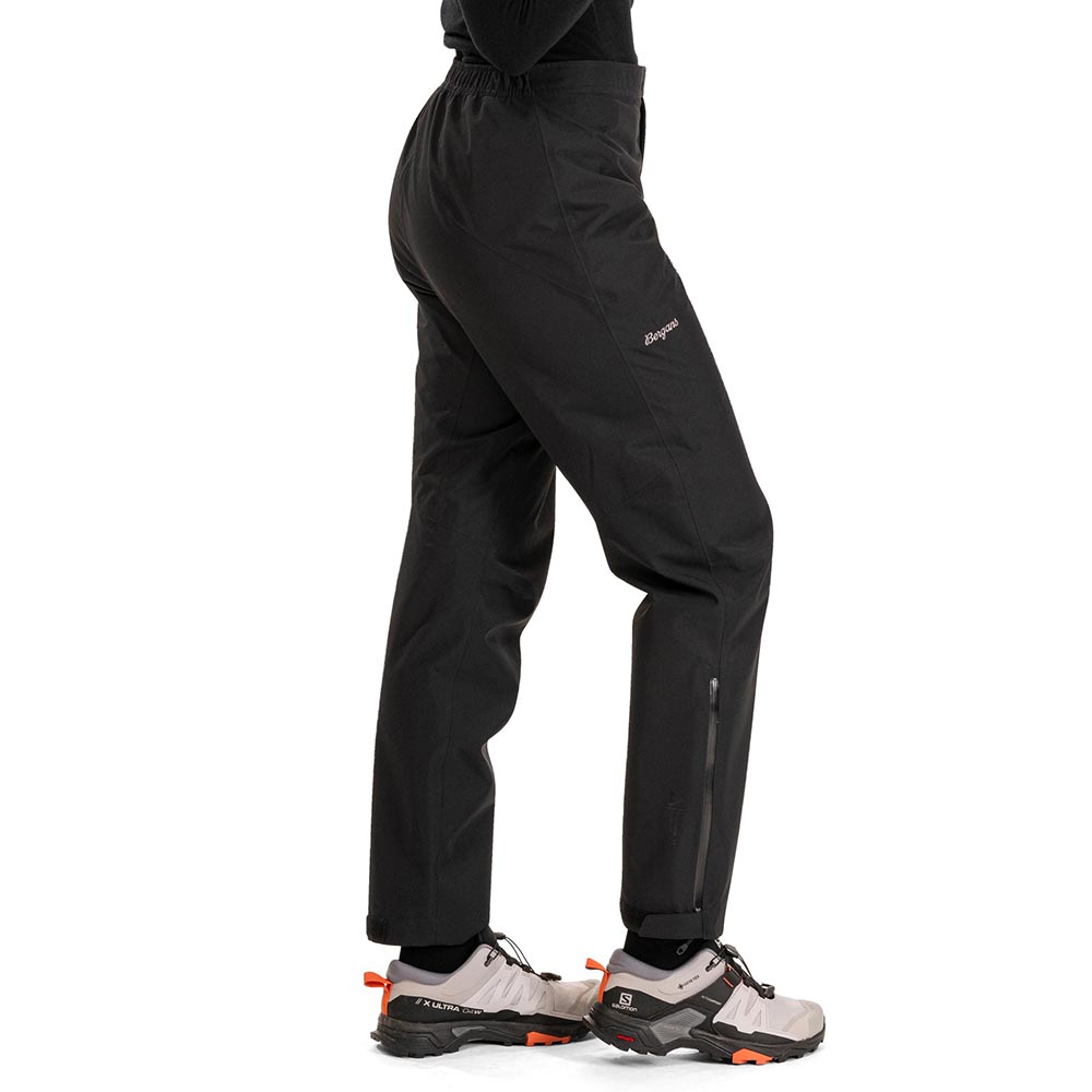 Дамски хардшел панталон Bergans Essentials 2.5L Shell Pants Women Black 2025