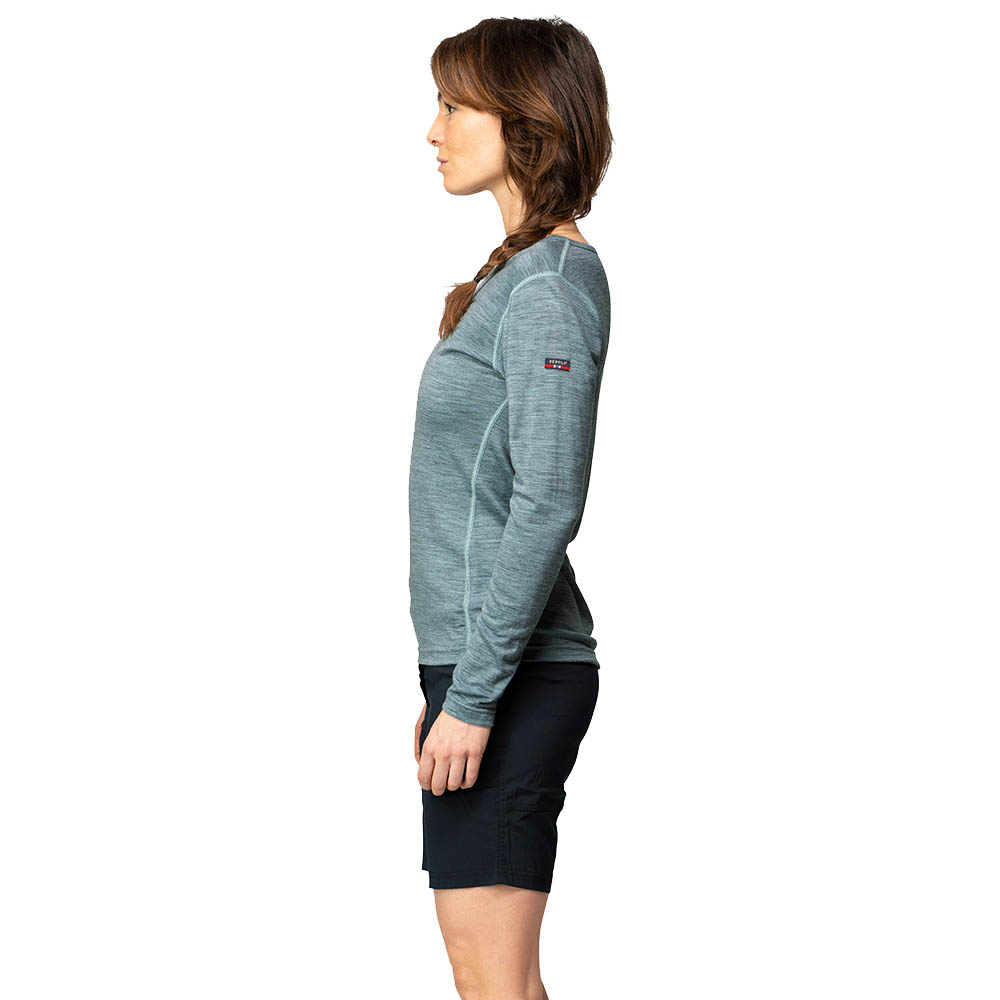 Термо бельо Devold Breeze Merino 150 за жени – мерино вълна | CampingRocks - менекен отстрани