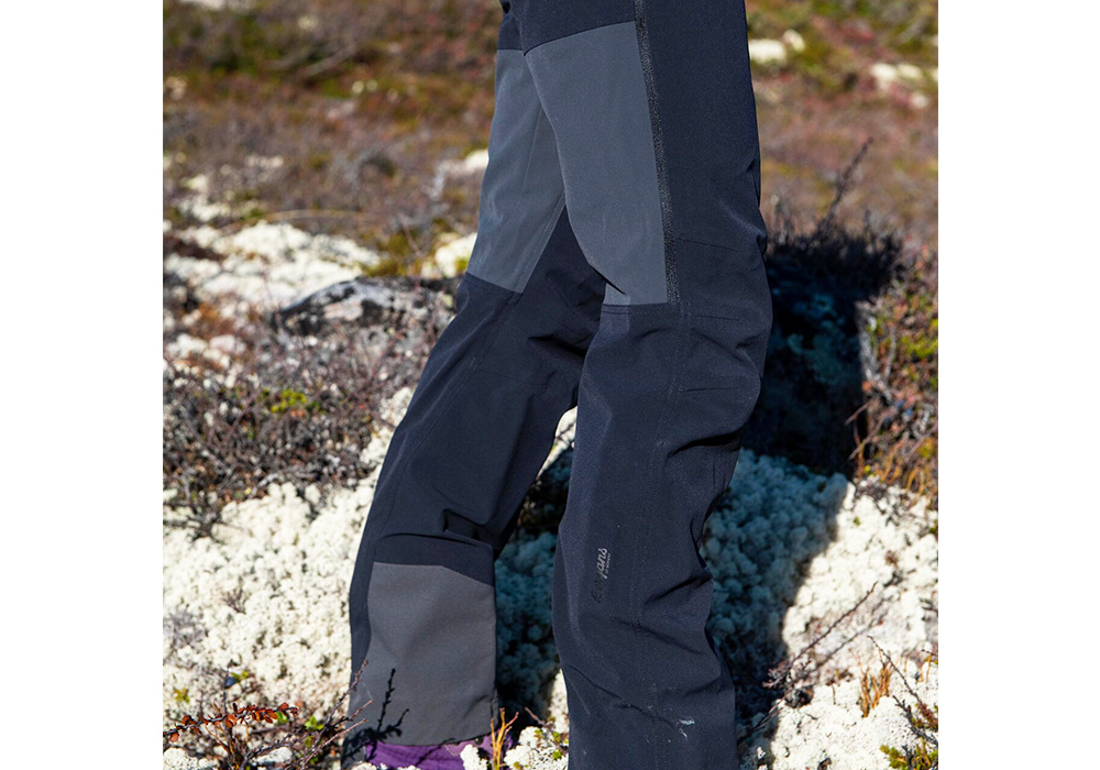 Дамски туристически панталон Bergans Fjorda Trekking Hybrid W Pants Solid Charcoal 2022